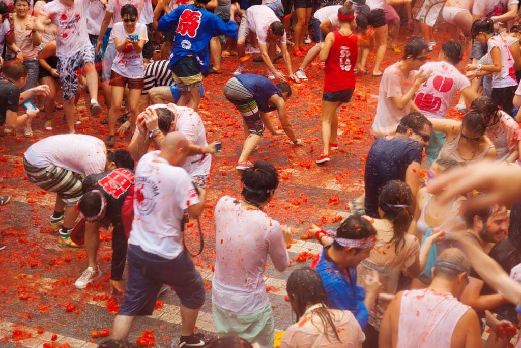 travel tips - la tomatina