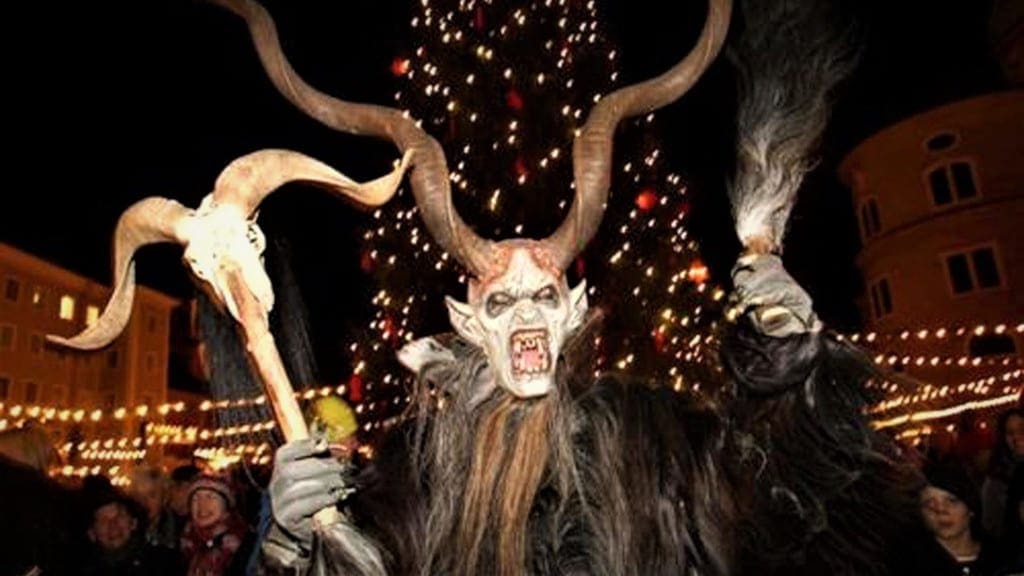 Krampus vor dem Dom © Verein Salzburger Christkindlmarkt