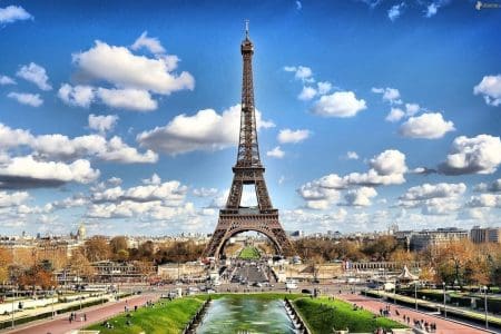 Why Is Paris Known as the City of Love & Romance?