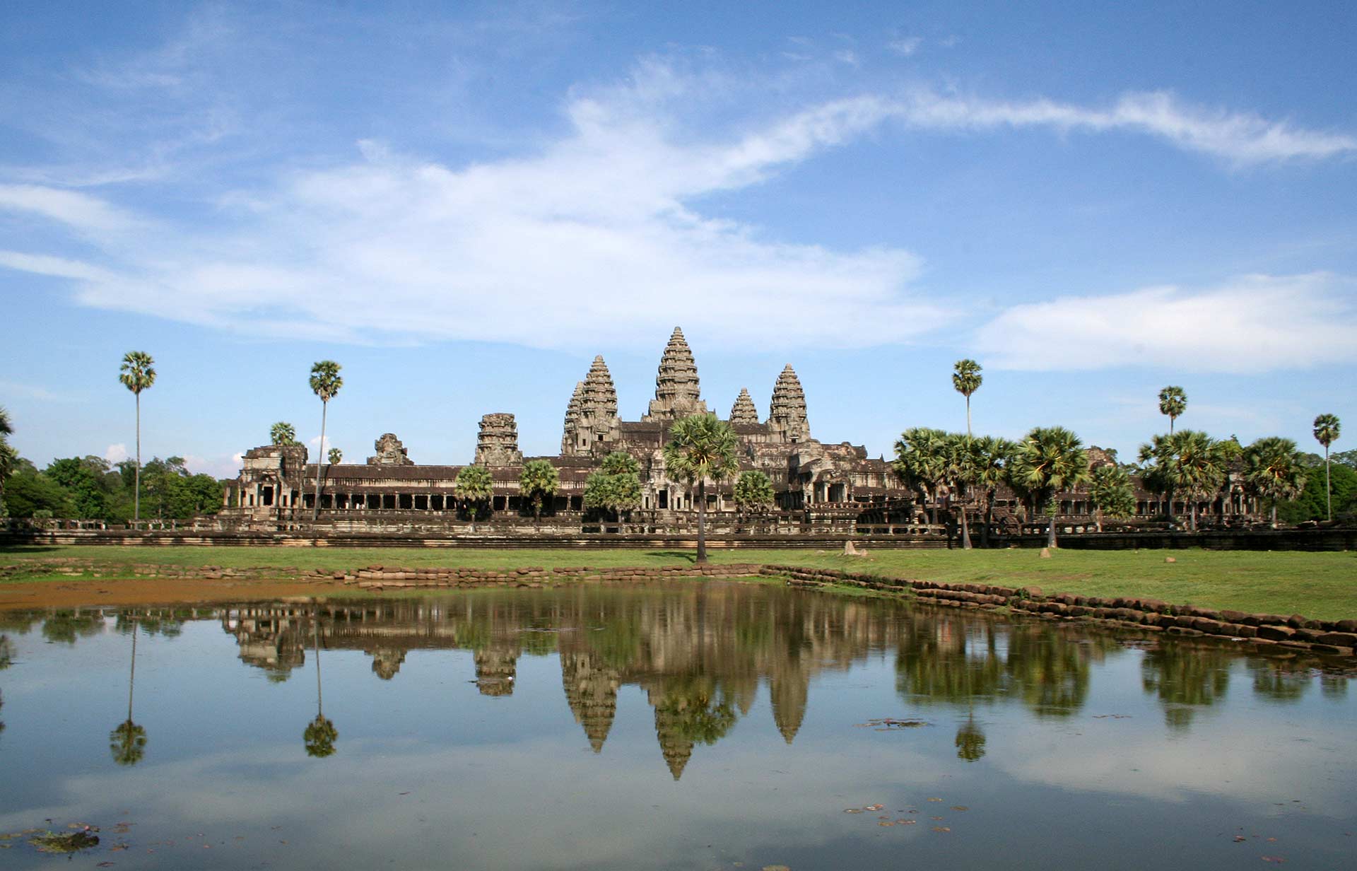 cambodia tourism revenue Tourist-free Angkor Wat in 2006 coronovirus travel advice