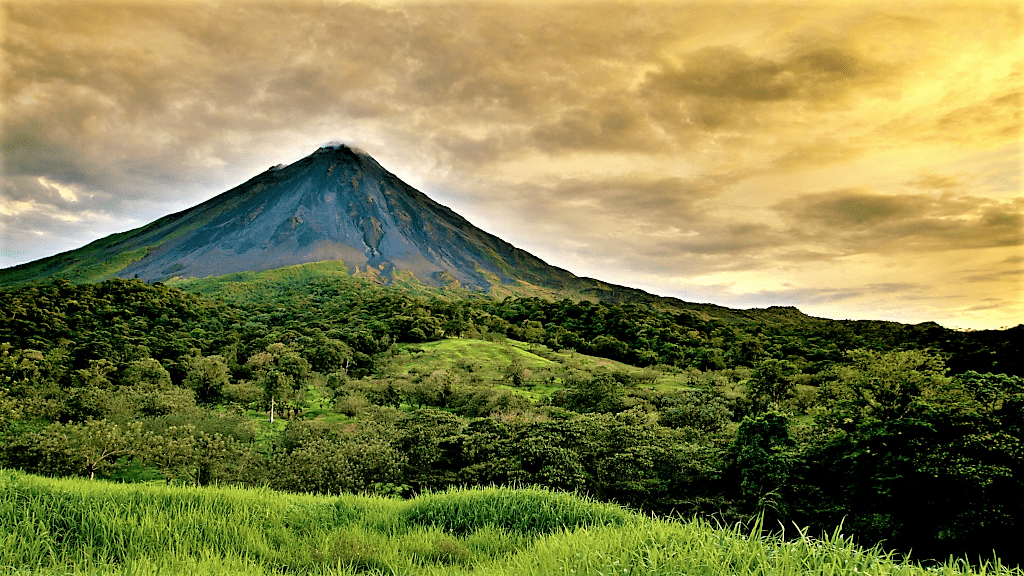 The Arena volcano, one of the most famous sights in Costa Rica.