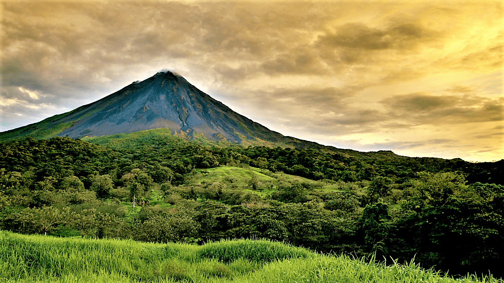 The Arena volcano, one of the most famous sights in Costa Rica. 