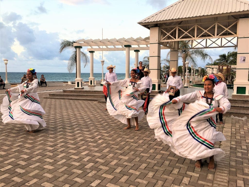 Traditional dance at La Ceiba