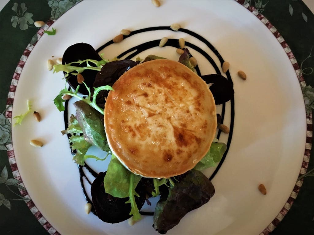 Goat's cheese and beetroot salad