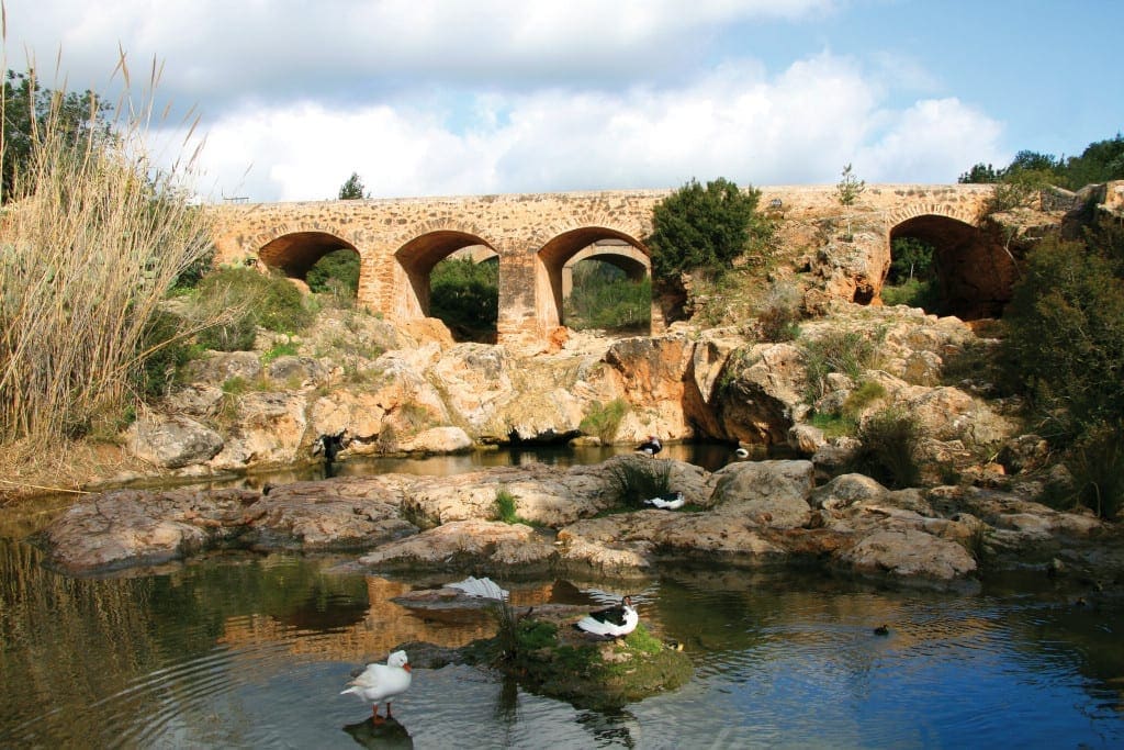 he old bridge (Pont Vell), dating back to the 18th century