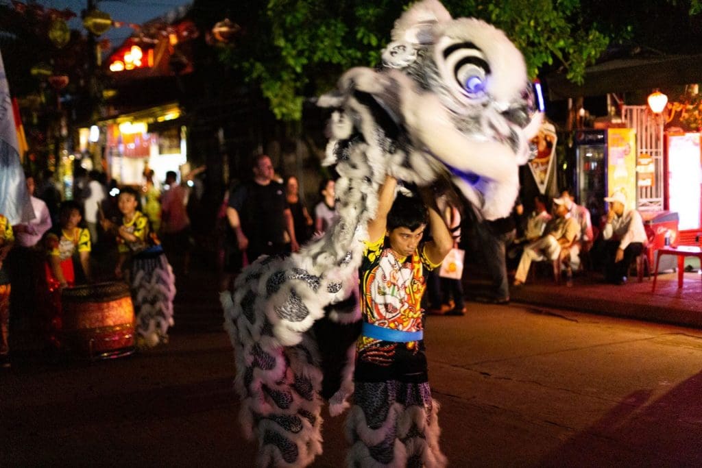 Lion dances on the full moon