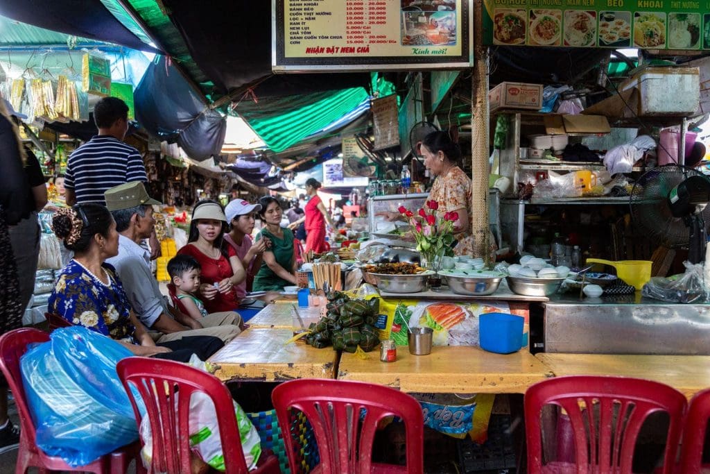 Food stalls inside Dong Ba Market