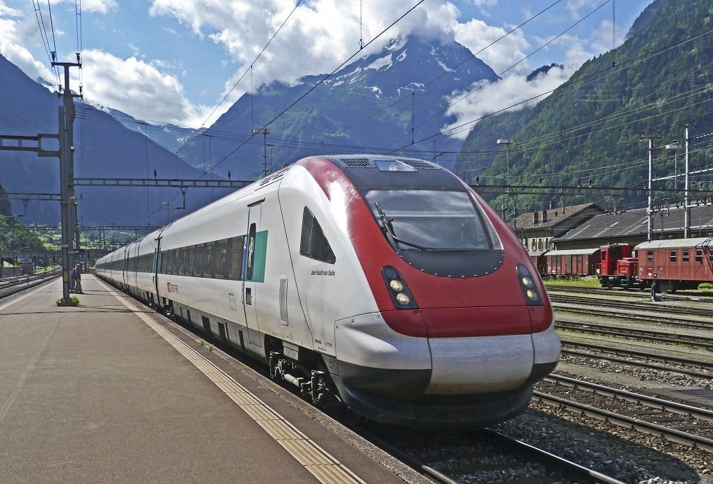 travel by train - trains vs planes carbon emissions split