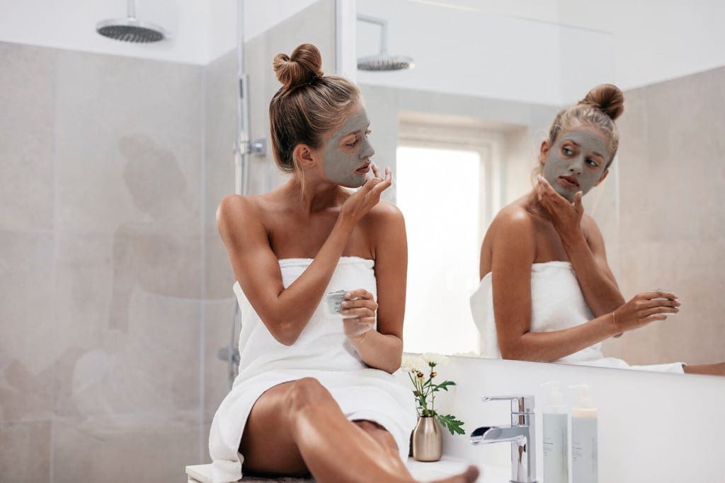 Give yourself the spa treatment with a hydrating face mask, photo by skeyndor