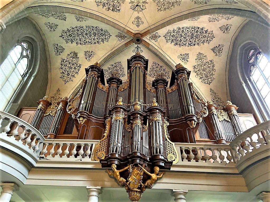 The magnificent organ at St Francois Church