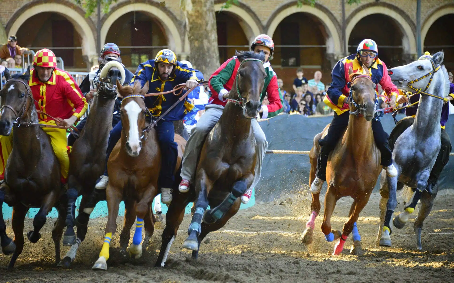 Adam Ferrara Reveals the Hilarious 'Bat-S— Crazy' Tale About Aunt Mona in  Exclusive I-95 Interview, image size:1920x1200