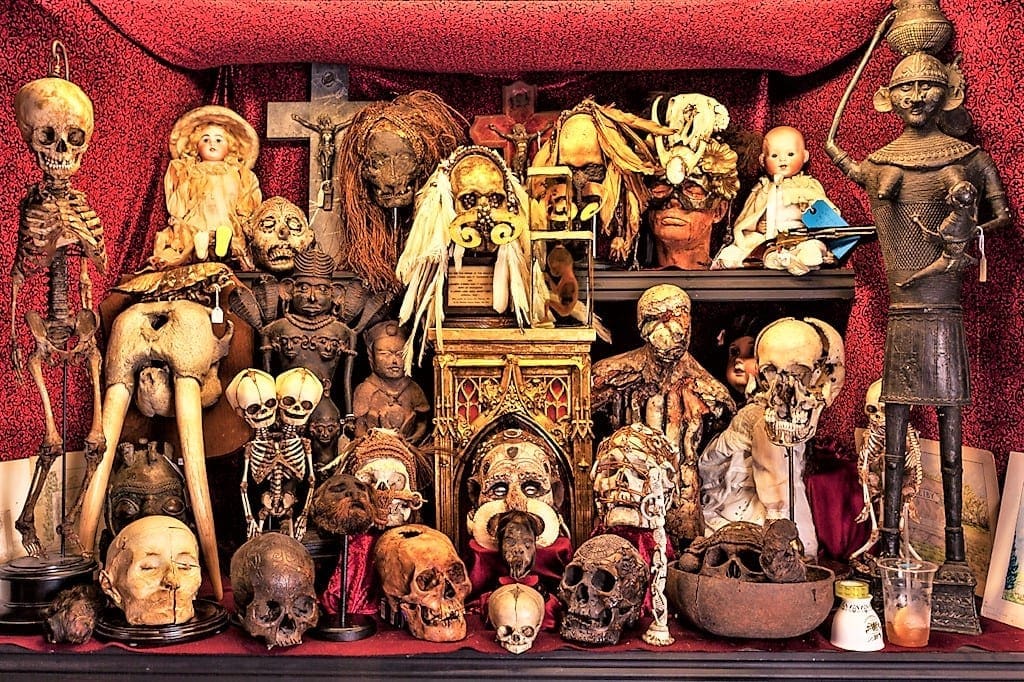 Cabinet Dedicated to Dead People