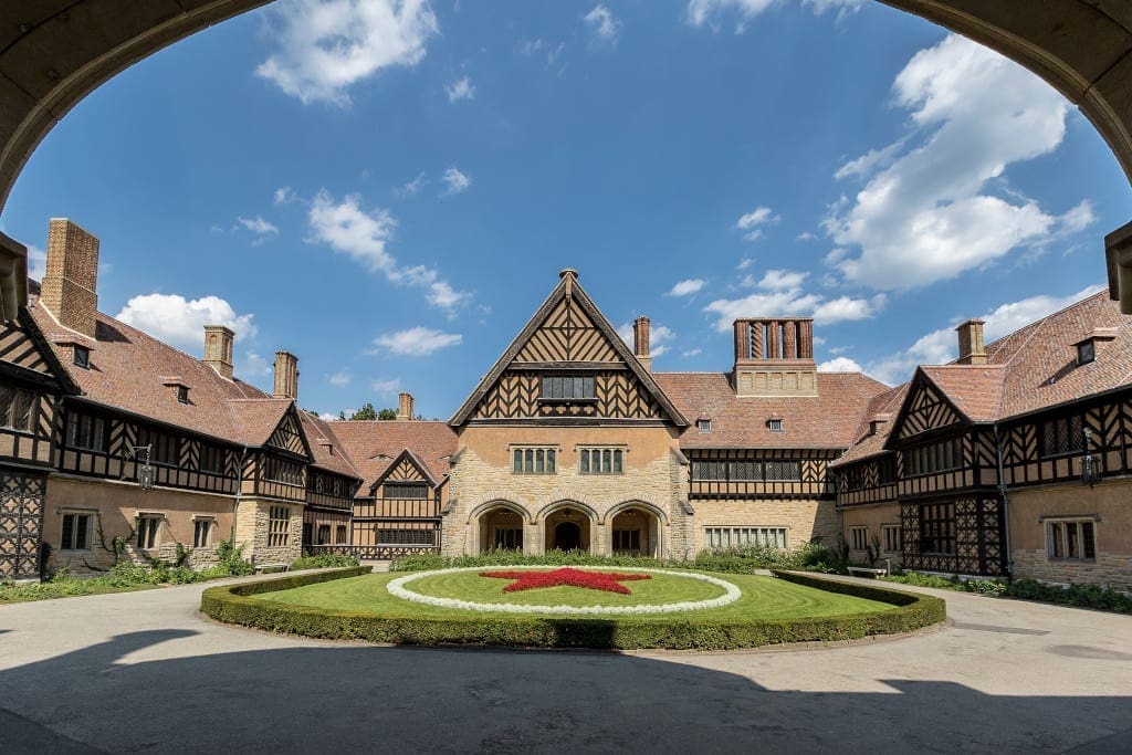 CECILIENHOF PALACE, RED STAR IN THE COURTYARD File size: 3.4 MB Photo: Peter-Michael Bauers