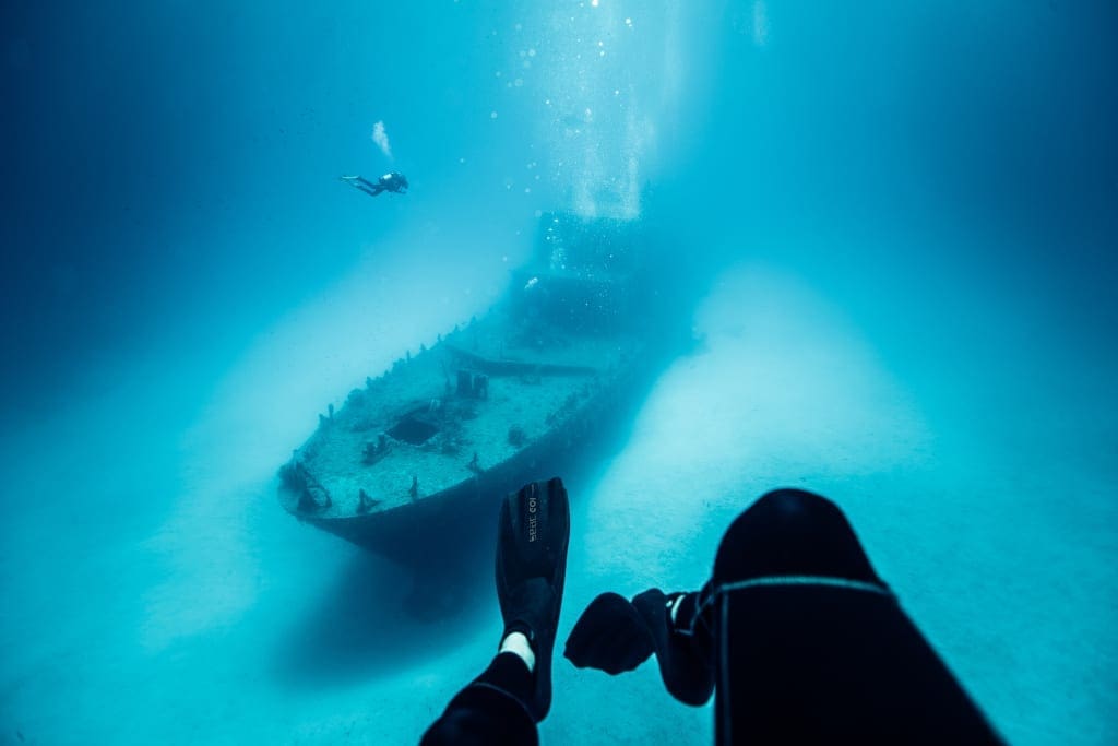 Divers and P31 wreck