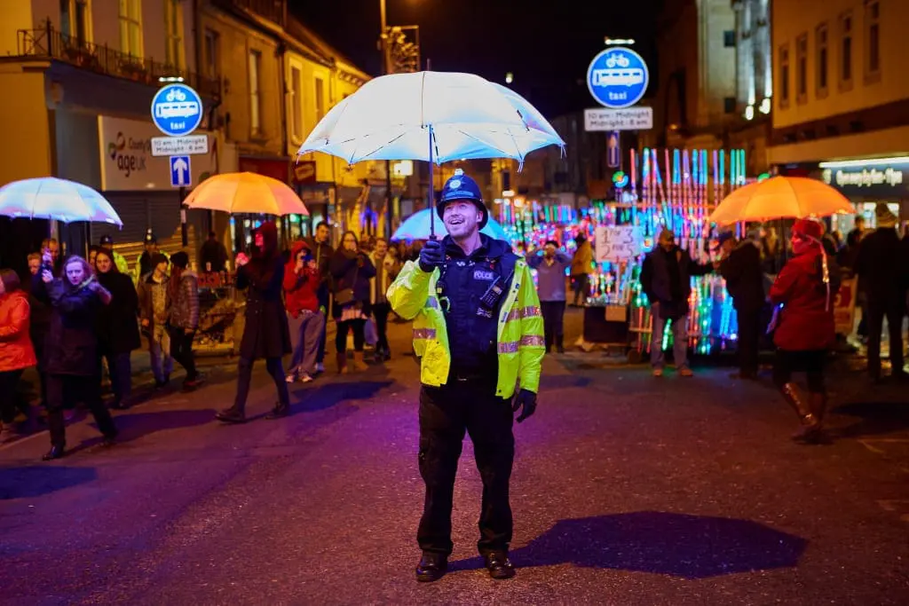 The-Umbrella-Project-Cirque-Bijou-Lumiere-Durham-2017.-Produced-by-Artichoke.-Photo-by-Matthew-Andrews