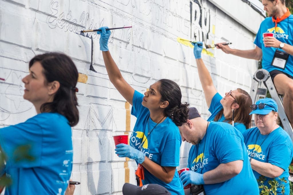 Event_Providence_VolunteersPaintMural_CreditTourismCares