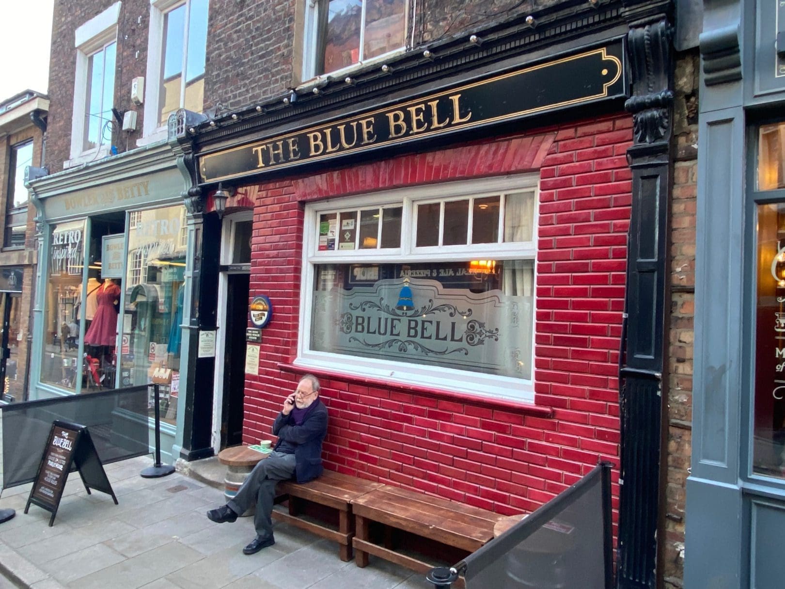 The smallest pub in York
