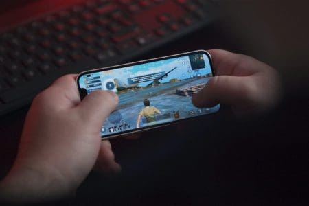 Best Types of Games to Play While on the Move