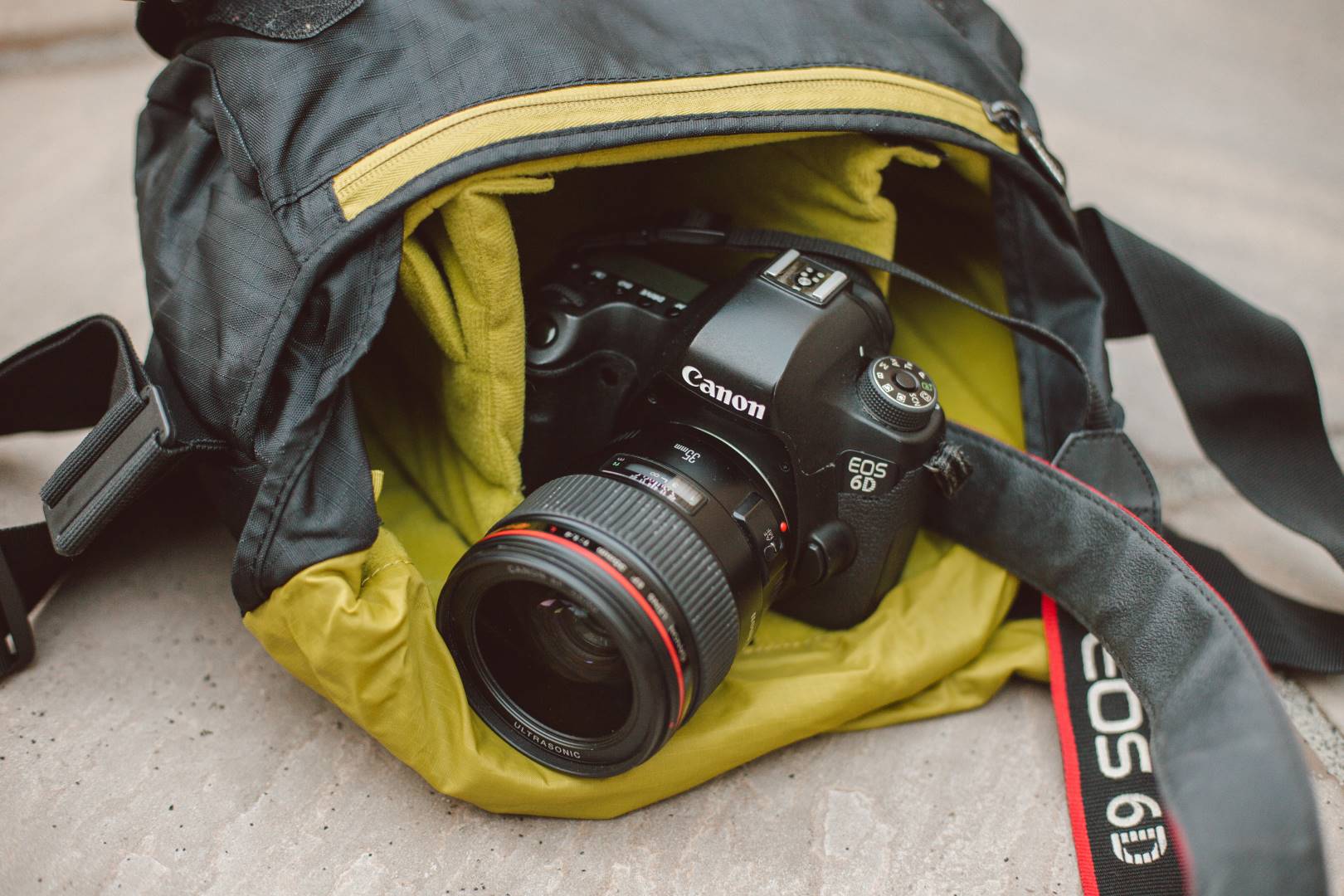Tips for Buying a Travel Camera Bag Travel Begins at 40