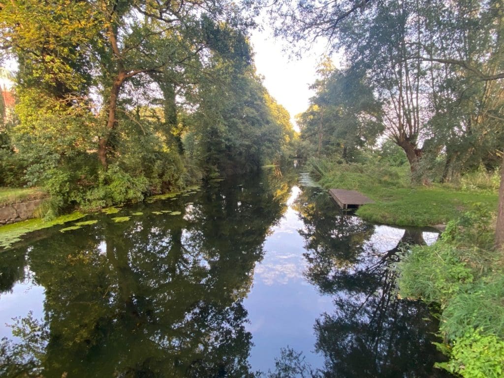 The river Löcknitz runs through the castle gardens.