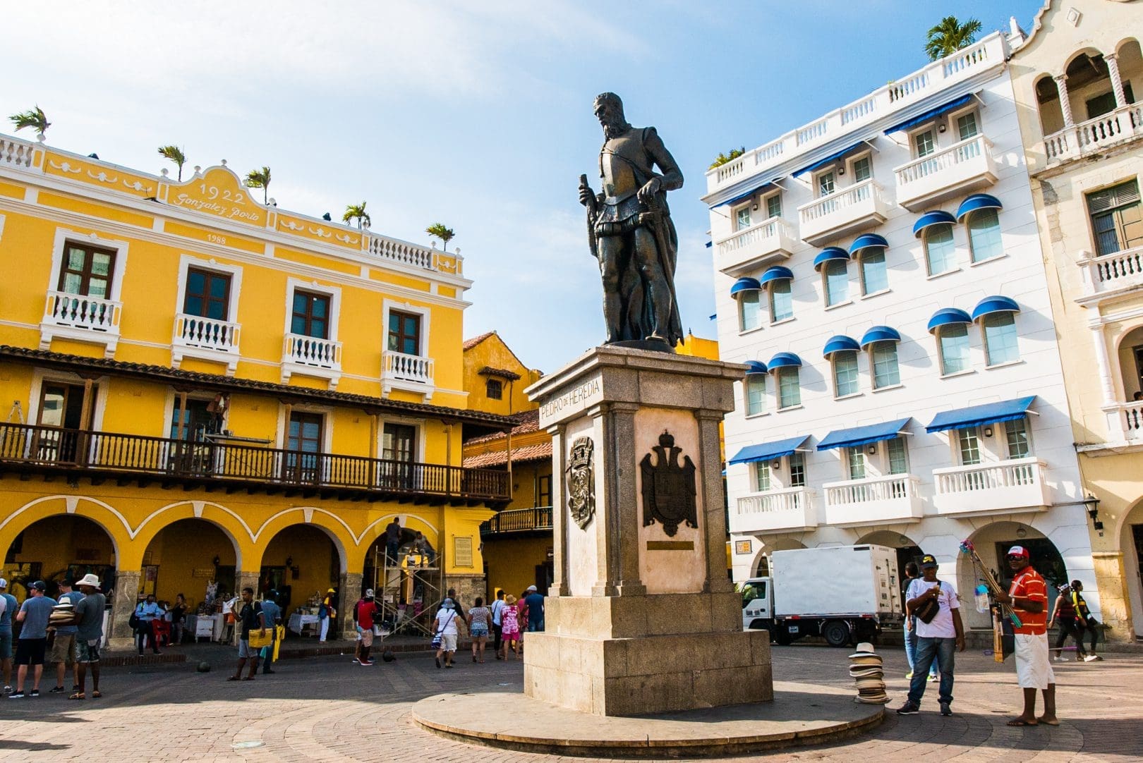 Statue of San Pedro de Heredia, the founder of Cartagenia, photo ProColombia