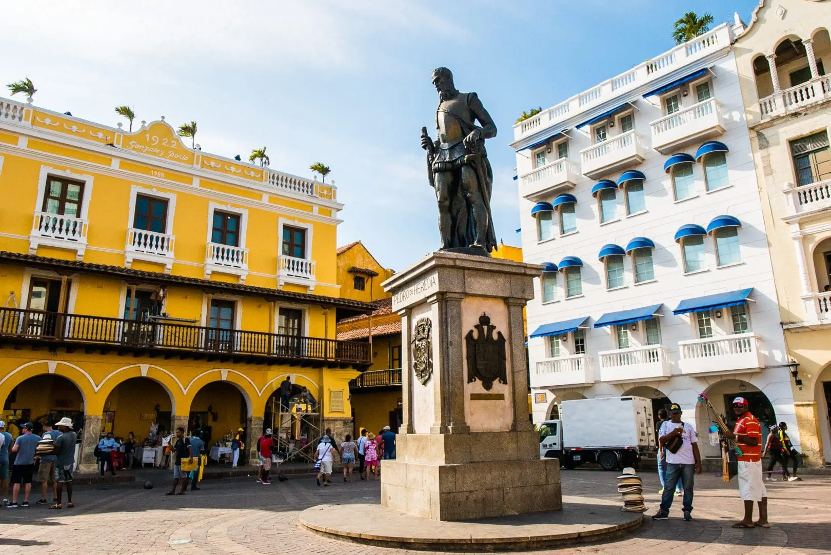 Statue of San Pedro de Heredia, the founder of Cartagenia, photo ProColombia