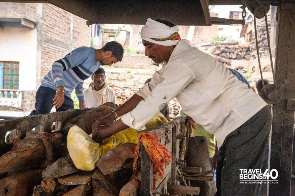 Preparing the body on the wood pyre