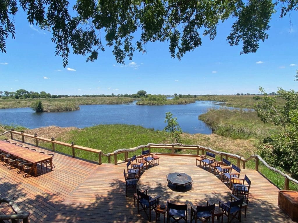 Shinde safari lodge overlooks the river