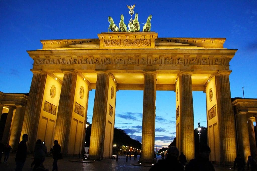 berlin brandenburg unsplash gate