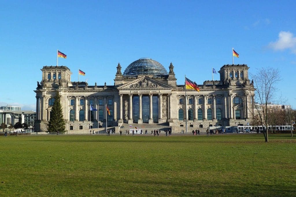reichstag building berlin pixabay