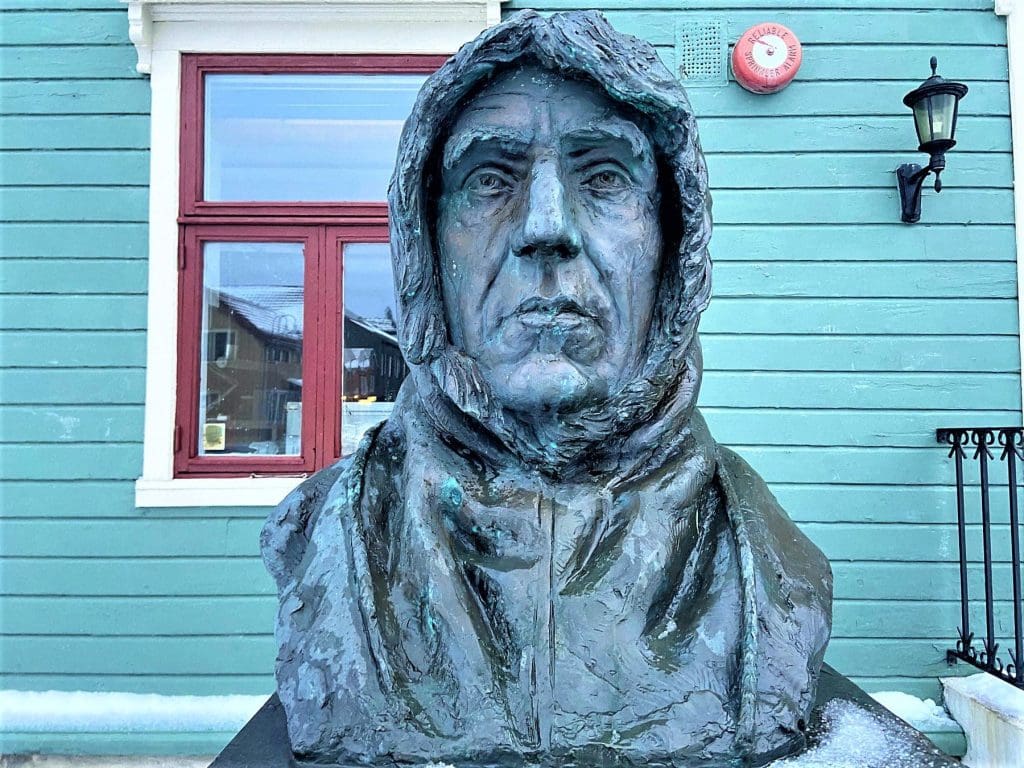 Statue to Roald Amundsen