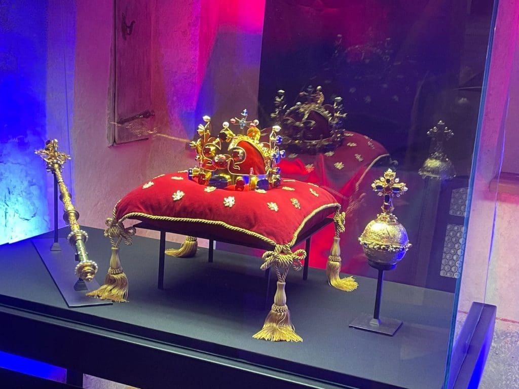 Fit for a king – perfect replicas of the Wencelas Crown Jewels