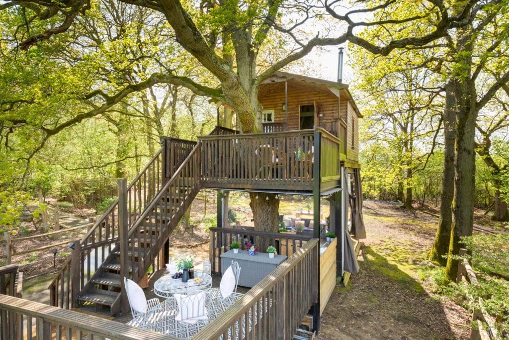 Little Oak Treehouse