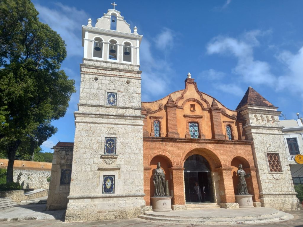 Catedral Castrense de Santa Bárbara Zona Colonial 1