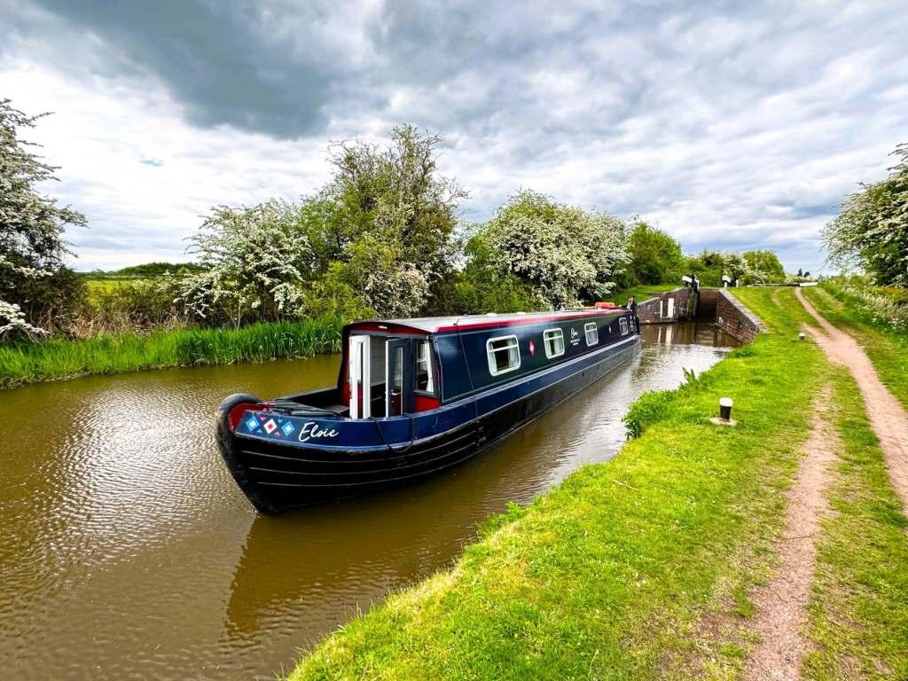 Narrow Boat Cruise along the Worcester and Birmingham Canal with Black Prince Holidays