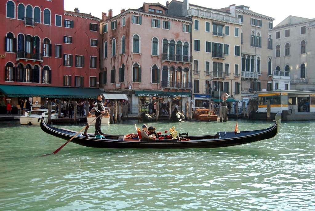 Venice gondola pixabay