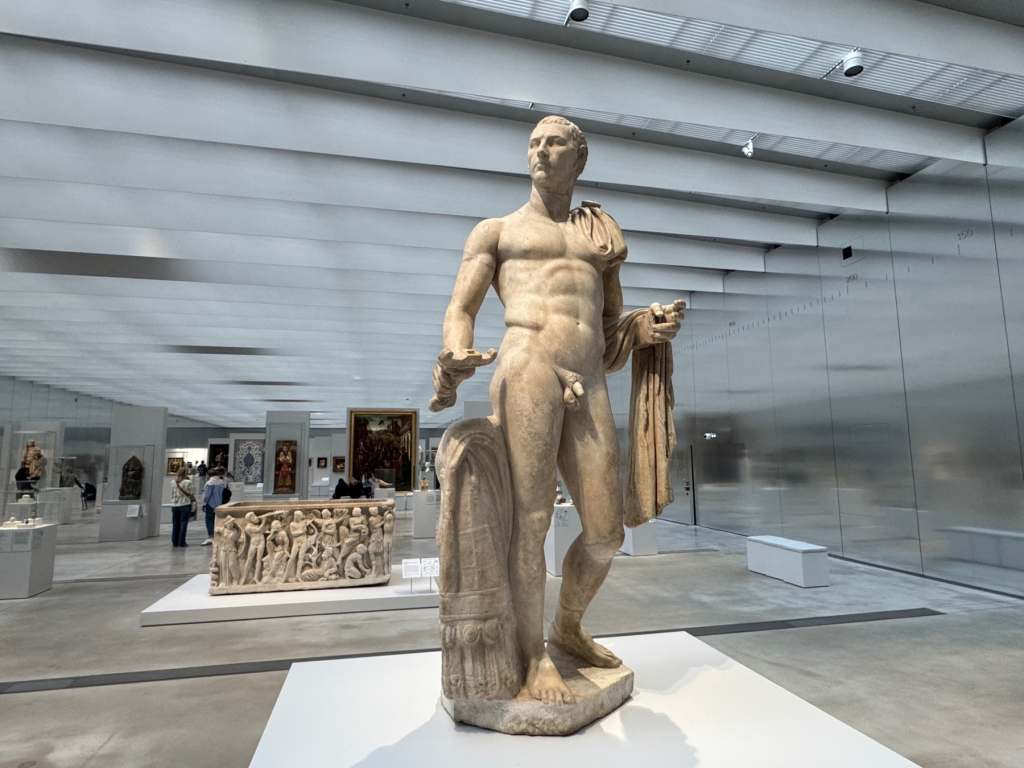 Louvre Lens Museum