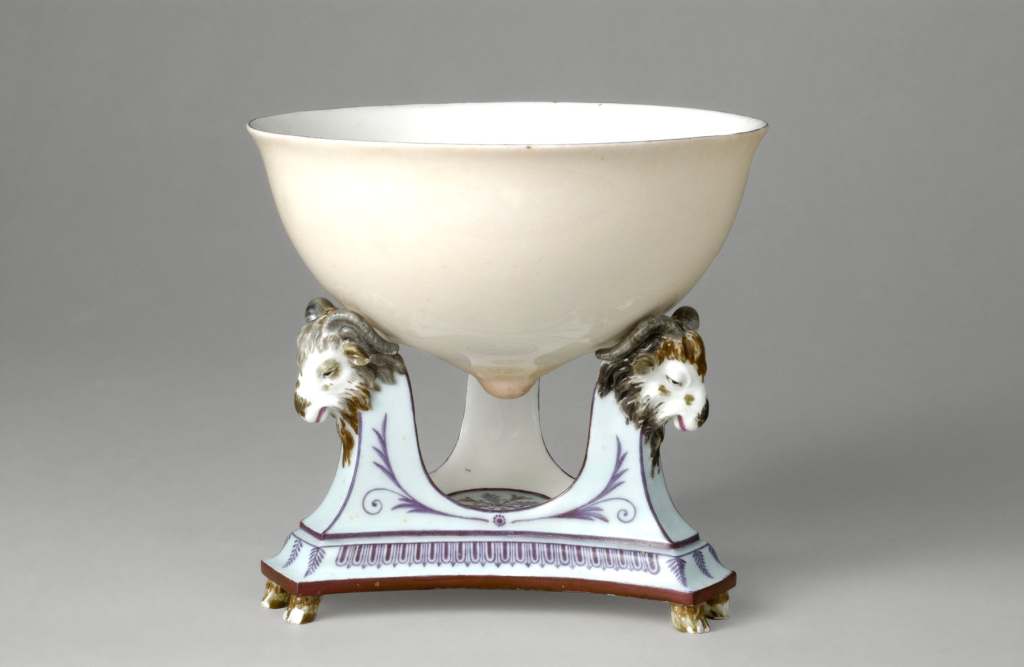 Marie Antoinette's 'Breast Bowl', Sèvres Bol-sein ou Jatte-téton, Manufacture royale de©Grand Palais, Rmn Martine Beck-Coppola