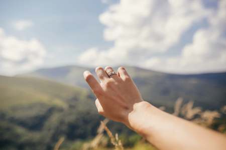 What engagement ring cuts are the most convenient for a person who travels a lot?