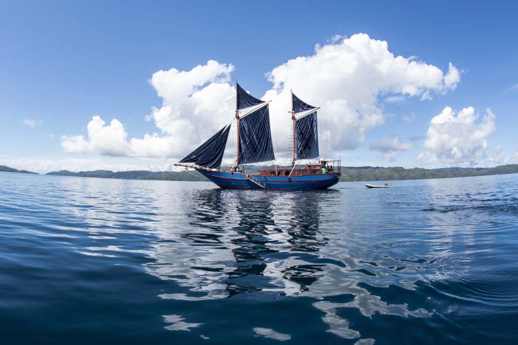 Indonesia sailing