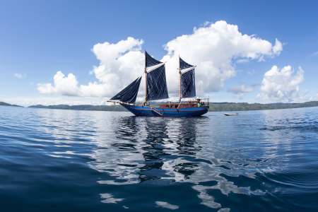 Sailing the Emerald Seas: The Ultimate Guide to Luxury Yacht Charters in Indonesia