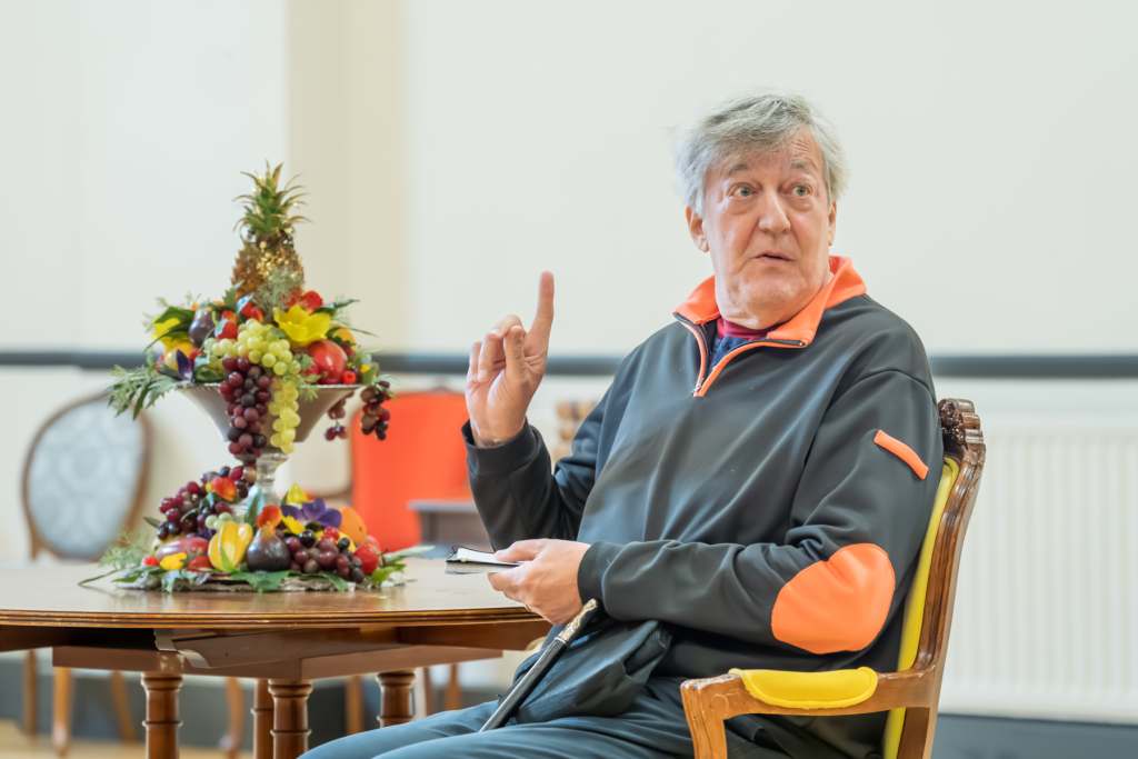 Stephen Fry in rehearsals of the Importance of Being Earnest © Marc Brenner (1)