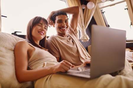 Balancing Exploration and Relaxation: Simple Entertainment Options While Travelling