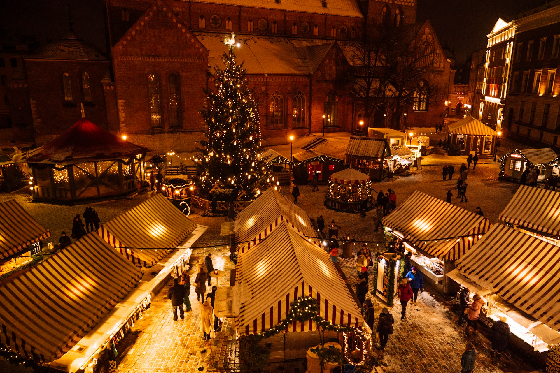 daniels-joffe-pkDKjsPAAi4-unsplash Riga Christmas Market Latvia