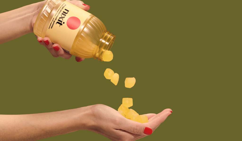 nixit urinary health gummies poured into hand