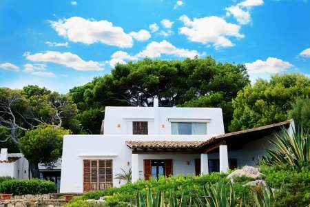 Real Estate in Spain: A Traveler’s Guide to Beachside Villas and Urban Apartments