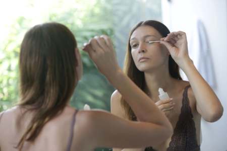 5 Things You Need to Know Before Buying Your First Lash Serum