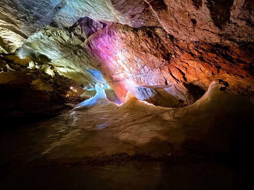 Dachstein Krippenstein Ice Cave tour in SalzburgerLand