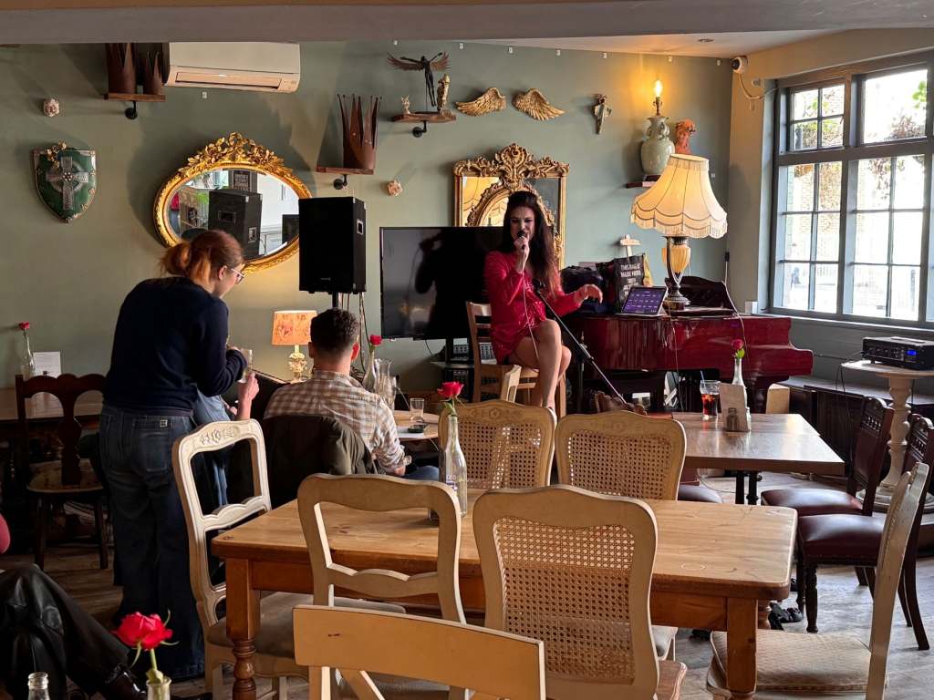 Topsie at Angel of Bow