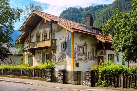 Oberammergau : Painted Houses, Mountain Views and Stories at Every Turn